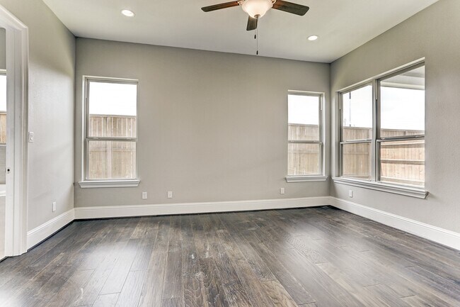 Building Photo - 4859 Benning Dr