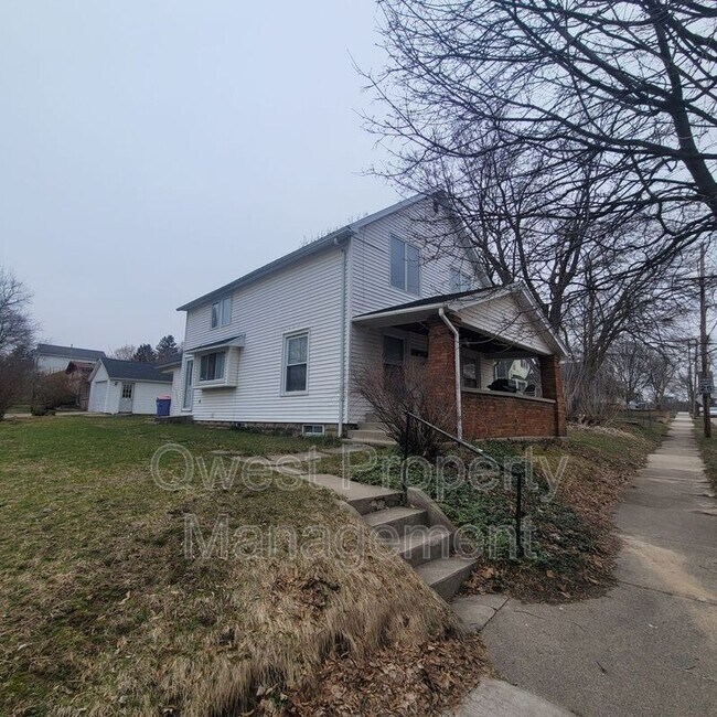 Building Photo - 1401 Valley Ave NW