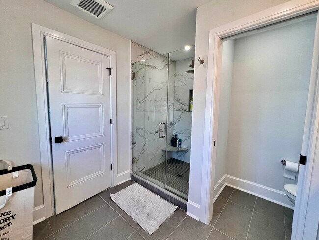 Building Photo - 16 A S Fredericksburg Ave