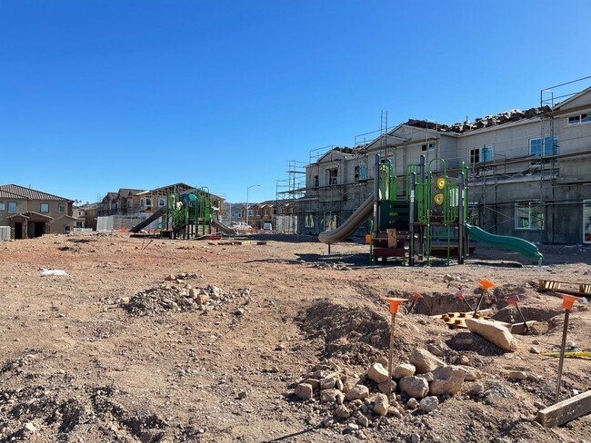 Building Photo - GATED 2 BED 2.5 BATH 2 CAR GARAGE 2 FLOOR TOWNHOUSE IN HENDERSON