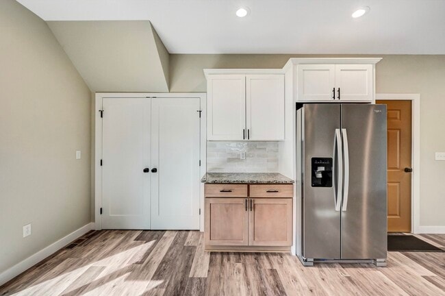 Building Photo - 702 E Elm St