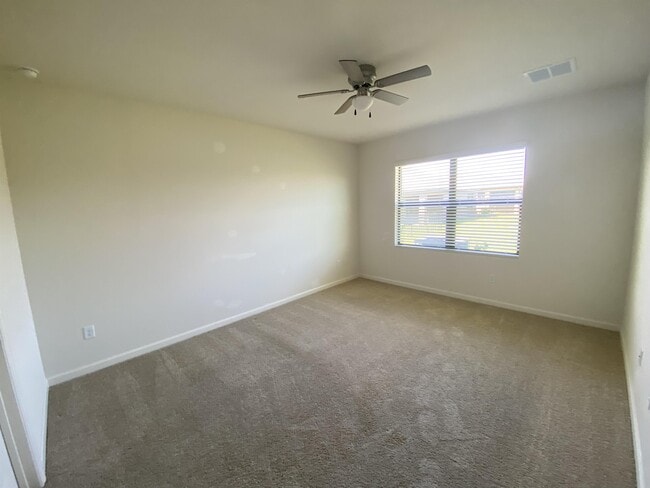 Building Photo - 510 Old Country Rd S E