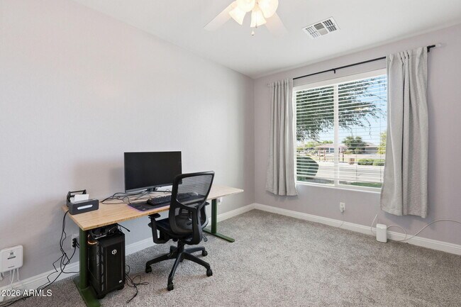 Building Photo - 1630 W Paisley Dr
