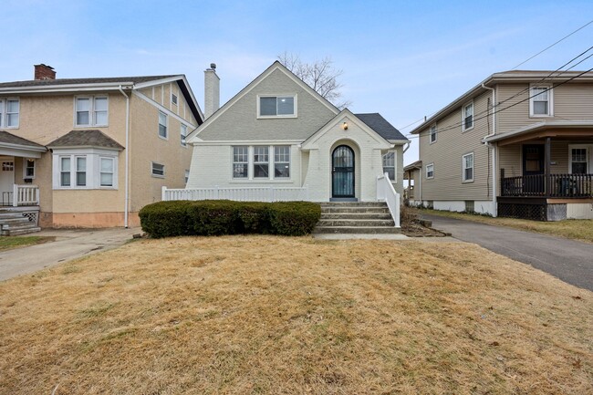 Primary Photo - HYDE PARK -Move In This Week, Get $500 Bac...