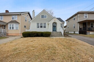 Building Photo - HYDE PARK - Adorable 3+ bed bungalow 2.5 b...