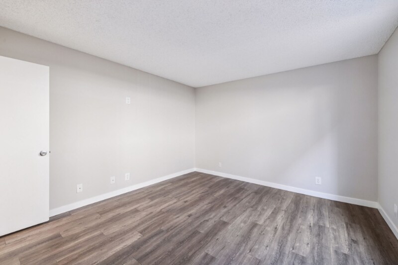 Building Photo - 507 E Cedar Ave