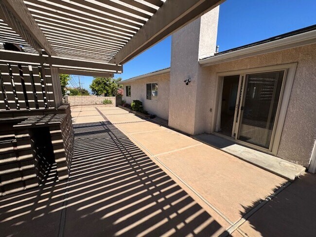 Building Photo - Newly Renovated 4 Bedroom 3 Bath Home with...