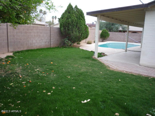 Building Photo - 2217 S Las Flores