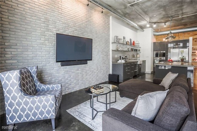 Building Photo - 1 br, 1 bath Apartment - 311 W 5th St