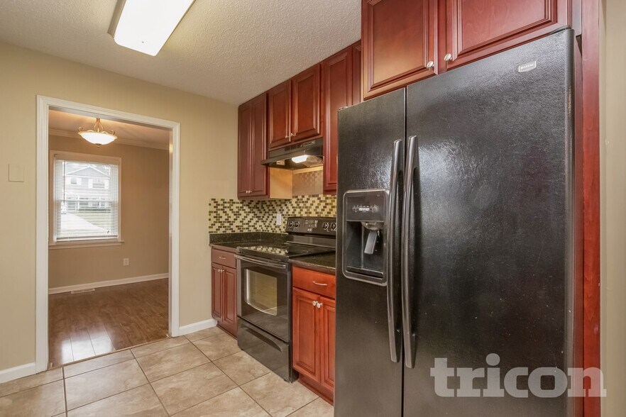 Building Photo - 125 Wayside Dr