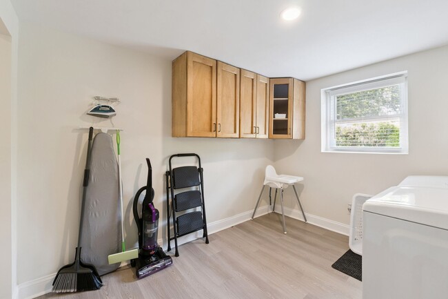 Building Photo - Fully Furnished: Beautiful 4-Bedroom Home ...