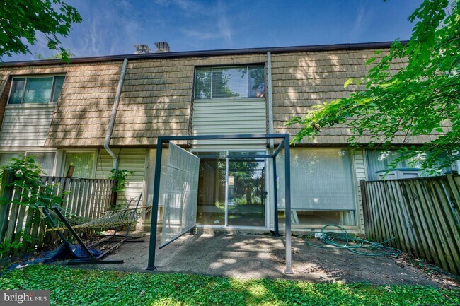 Building Photo - 7304 Park Village Ct