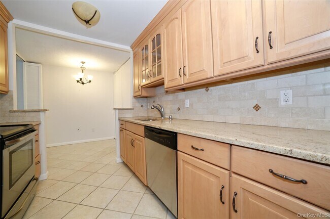 Building Photo - 300 High Point Dr