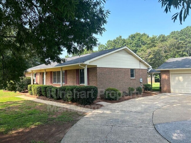 Building Photo - 760 Goudlock Rd