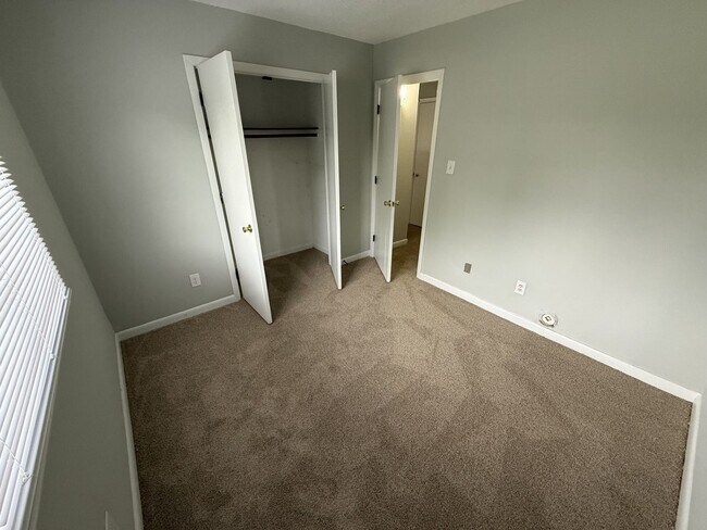 Building Photo - 2 bd 1 ba