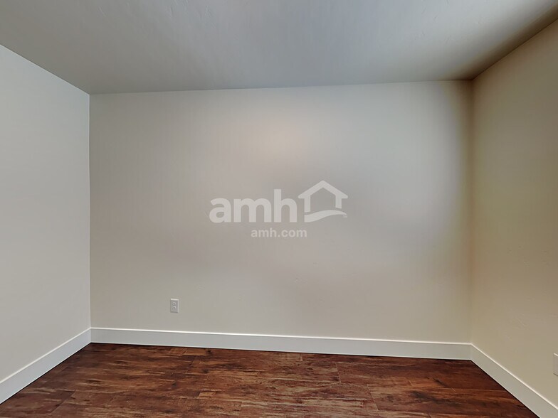 Building Photo - 1037 Woodsome Ave