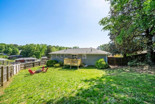 Building Photo - 6030 Wedgewood Dr SW