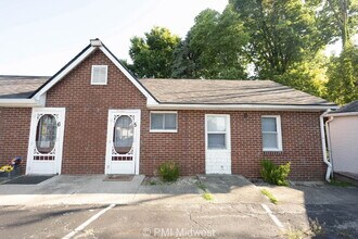 Building Photo - "Cozy 1-Bedroom Retreat in Greenfield – Pe...
