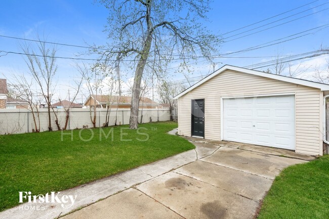Building Photo - 4600 W 79th Pl