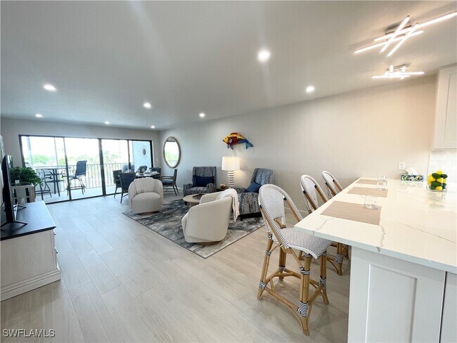 Building Photo - 12945 Vanderbilt Dr