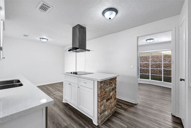 Building Photo - 2030 Mustang Springs Dr