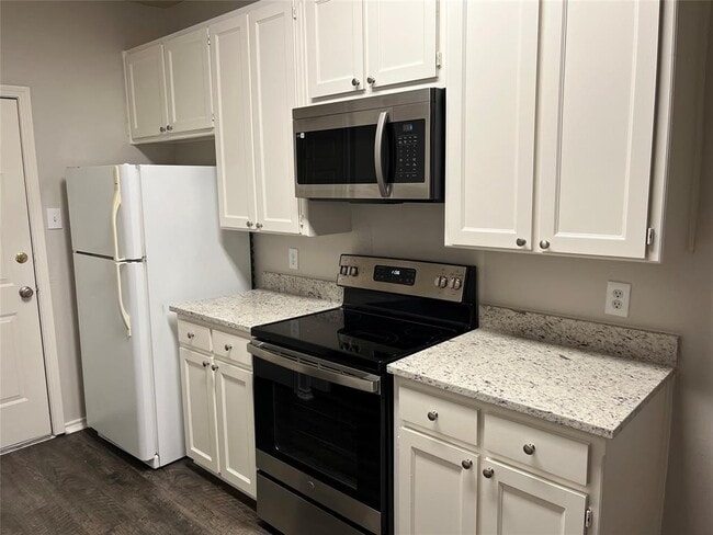Building Photo - 1206 Wooded Trail