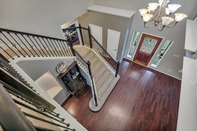 Building Photo - 301 Oak Creek Ln