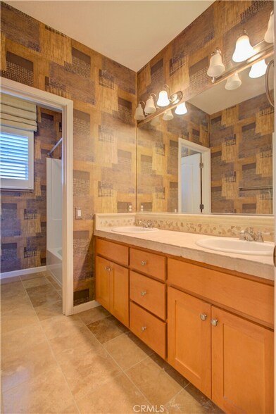 Building Photo - 1286 Avignon Dr