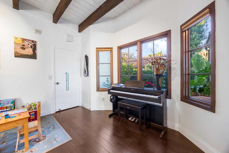 Building Photo - 17645 Rienzi Pl