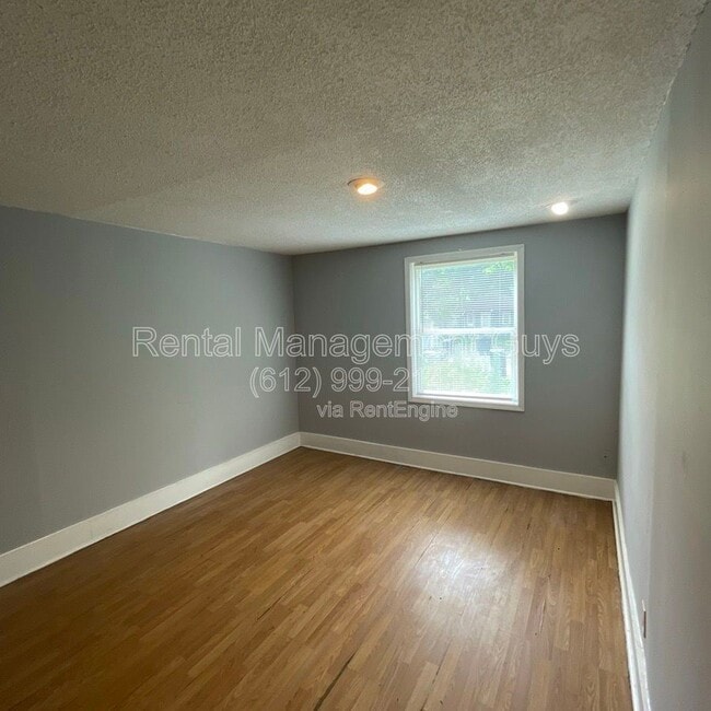 Building Photo - 2931 N Bryant Ave