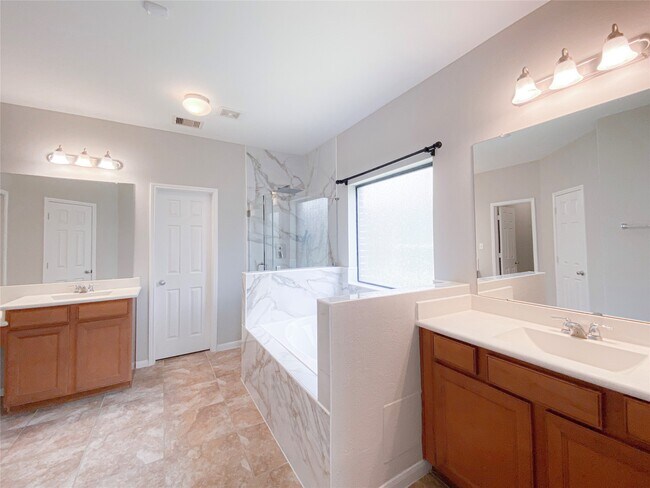 Building Photo - 6227 Carnaby Ln