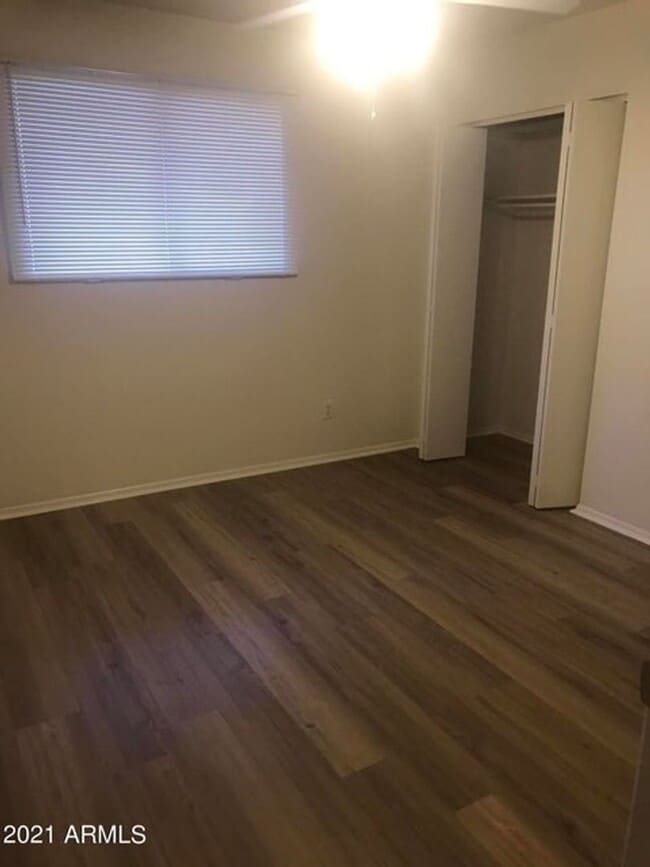 Building Photo - 4 Bed 2 Bath