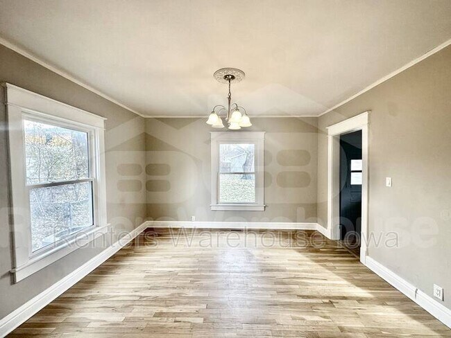 Building Photo - 3114 School St