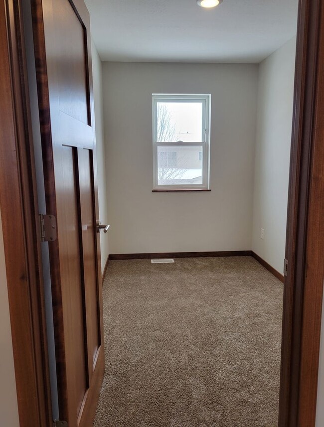 Building Photo - 420 Sierra Pl