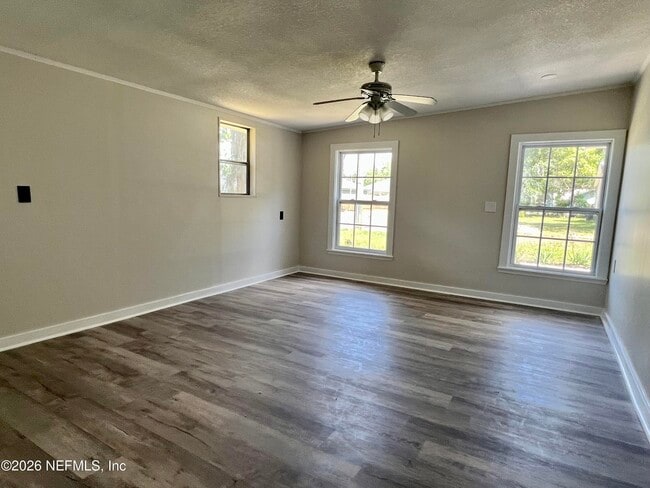 Building Photo - 821 Cove St