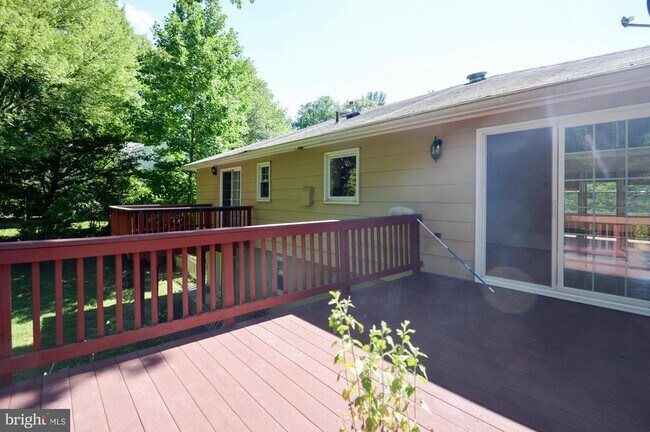 Building Photo - 3409 Beverly Dr