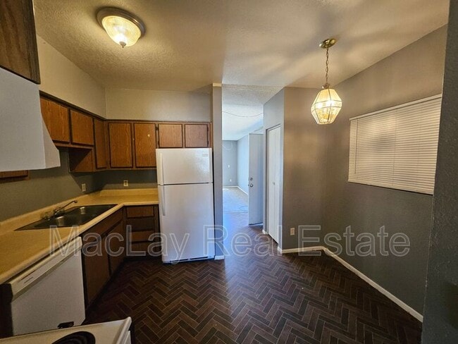 Building Photo - 2801 E Monte Cristo Ave