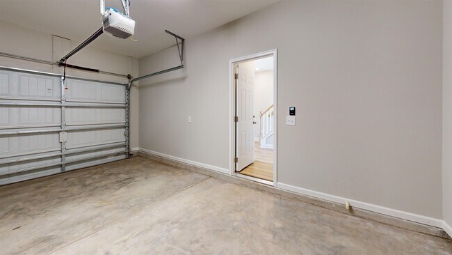 Building Photo - 1032 Moen Lp