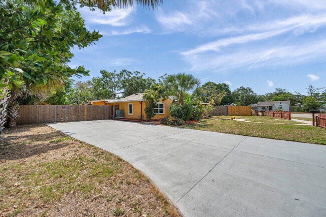 Primary Photo - Fully Furnished Pool Home | Flexible Lease...