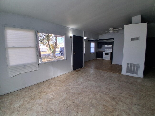 Building Photo - 619 Plum-