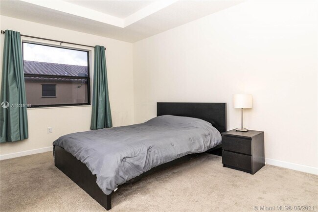 Building Photo - 3376 SE 1st St