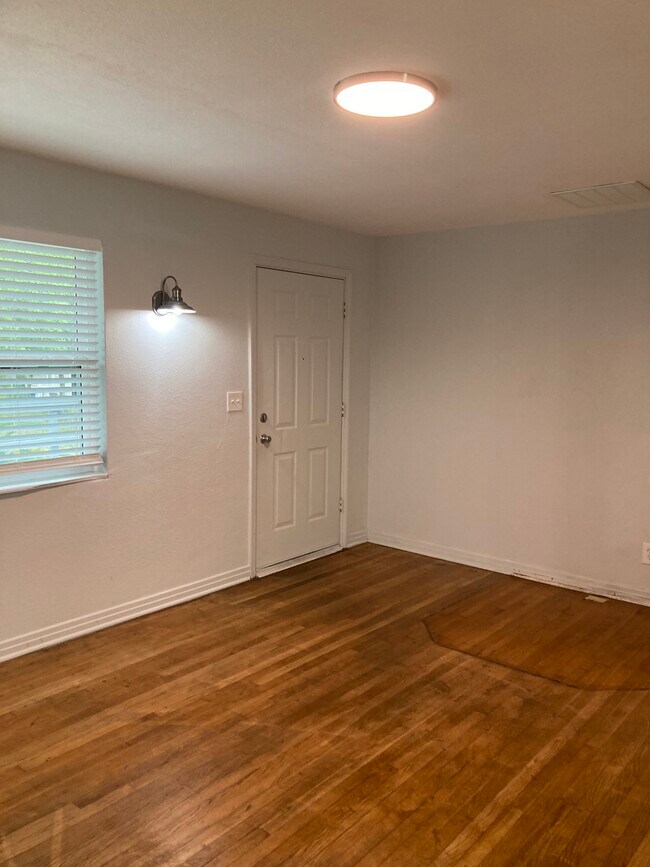 Building Photo - 6923 Gaillardia Rd S