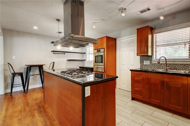 Building Photo - 1408 Ruth Ave