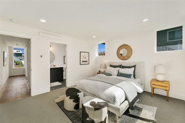 Building Photo - 3bd/1.75ba Seattle Townhome
