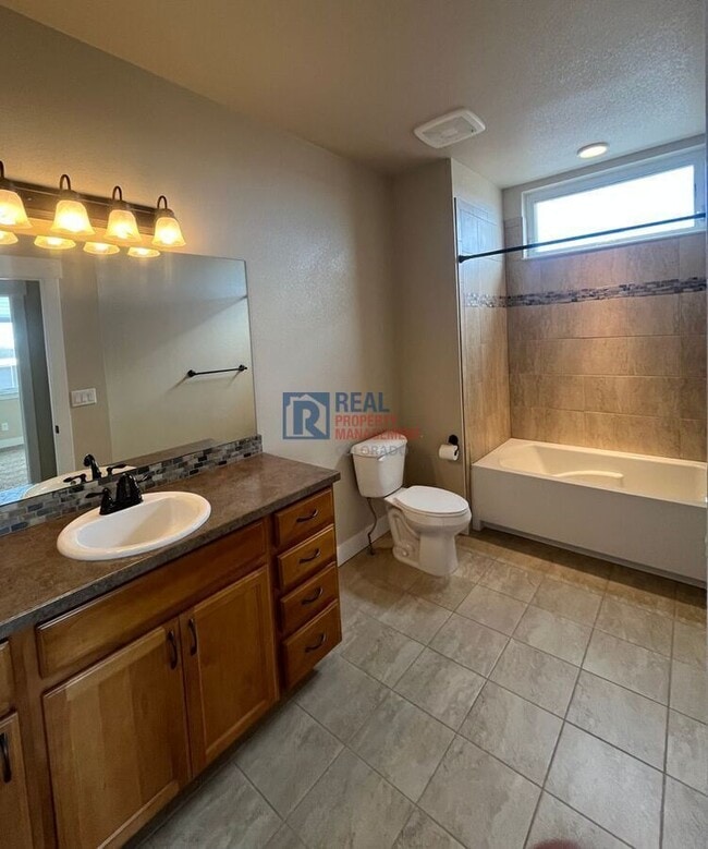 Building Photo - 2241 Limon Dr