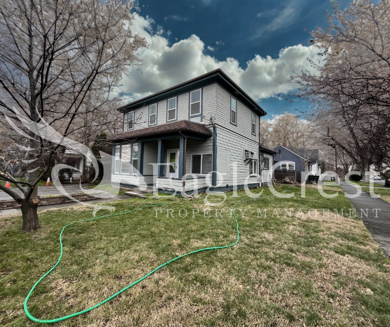 Building Photo - Comfortable 5 Bedroom Home with Modern Touches, Large Bedrooms & Front Porch