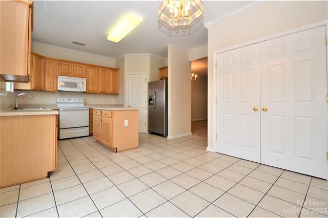 Building Photo - 9742 Bailey Rd