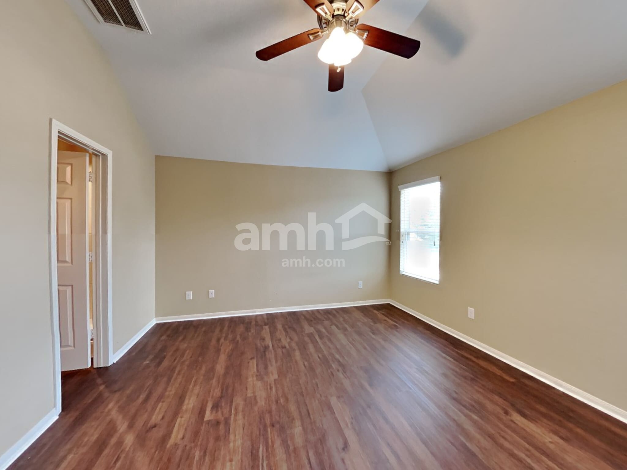 Building Photo - 9928 Grebe Dr