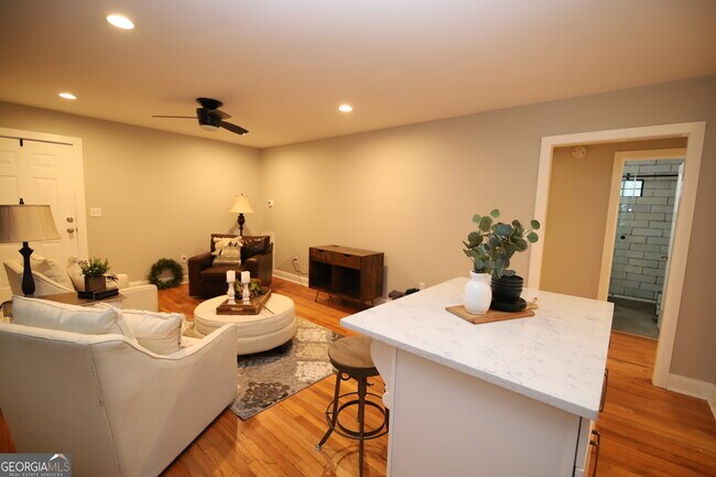 Building Photo - 1007 Vernon St