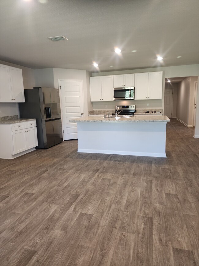 Building Photo - 7165 Ellie B Dr